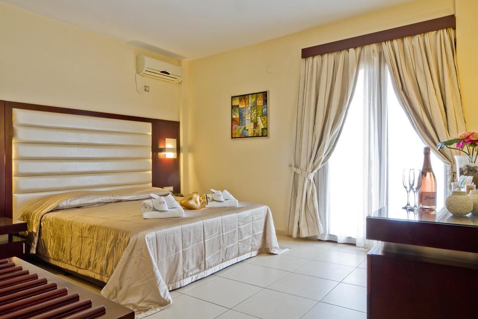 Socrates Hotel Apartments Karpathos Esterno foto